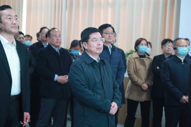 觀摩市中區(qū)中海生物微生物培養(yǎng)基、診斷試劑生產(chǎn)項(xiàng)目。